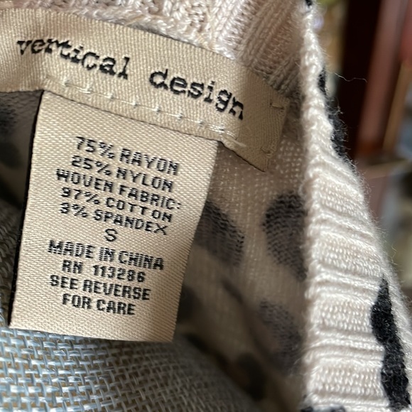 VERTICAL DESIGN leopard print, long sleeve top - Picture 3 of 4